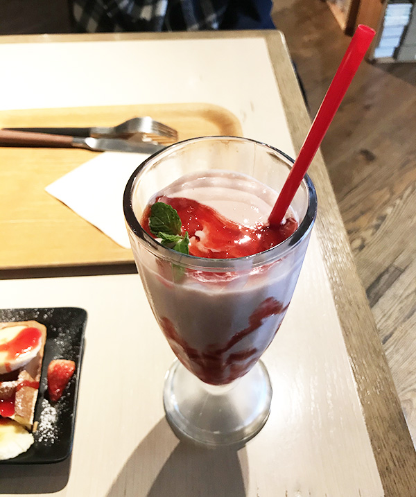 東急ハンズ渋谷店 期間限定「春の苺メニュー」苺とバナナのシェイク